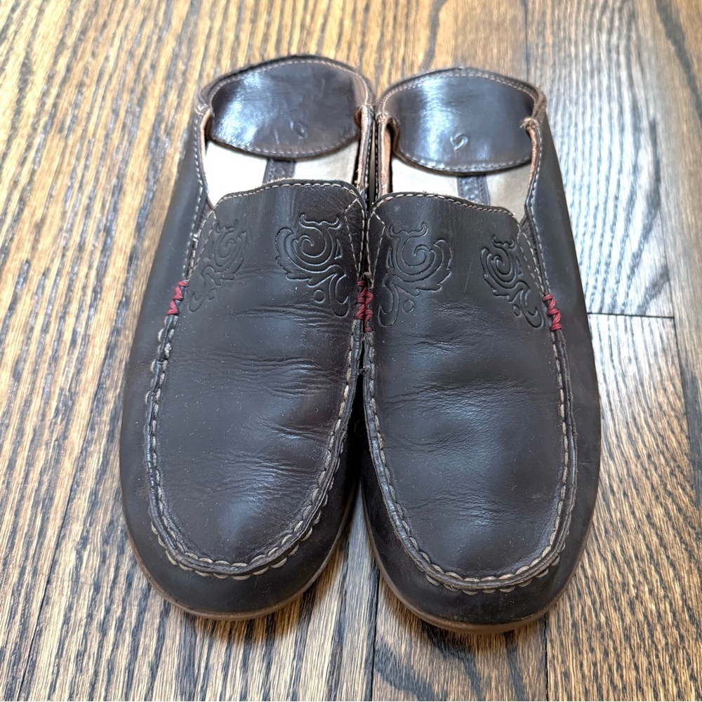 OluKai Leather Nohea Nubuck Flats Loafers in Dark Brown - Size 7
